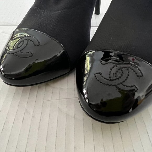 Chanel black knit fabric and patent tip ankle boots size 37.5 C - Picture 9 of 9